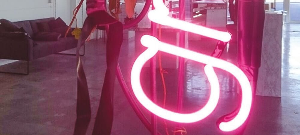 Bianca Bondi, Smash & Grab (Love Is Electric), detail, 2015 Neon, ivy, cable, metal rings. Dimensions variable. Image courtesy of the artist.
