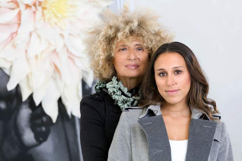 Owanto (left) and Katya Berger (right), 2018. The filiation between mother and daughter, artist and producer. Courtesy of the artist.